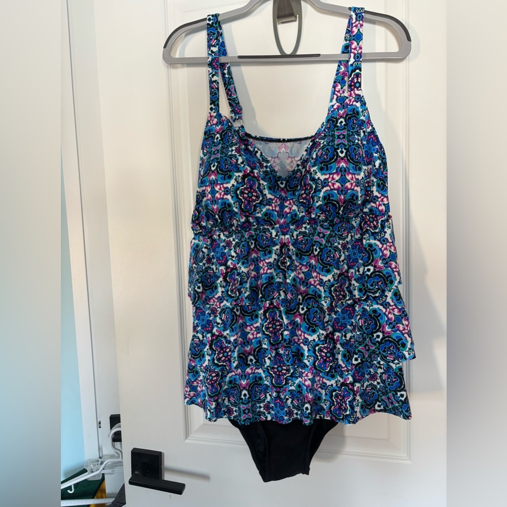 Women’s One Piece Floral Ruffled Bathing Suit Solid Bottom Size 20